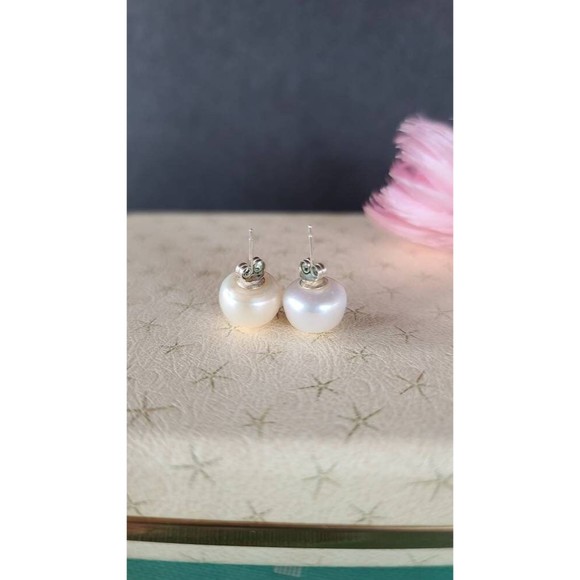 925 Pearl Stud Earrings - Picture 8 of 10